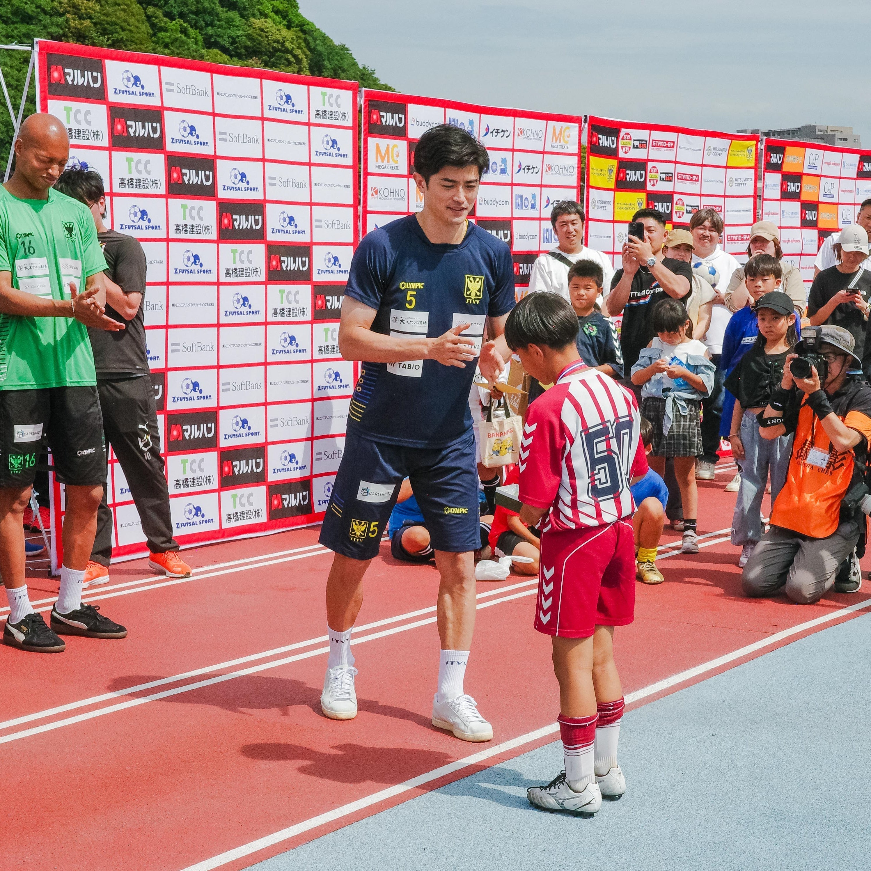 谷口彰悟選手、岡崎慎司選手ら豪華ゲストが登場！GOONAが子どもたちの栄養をサポート